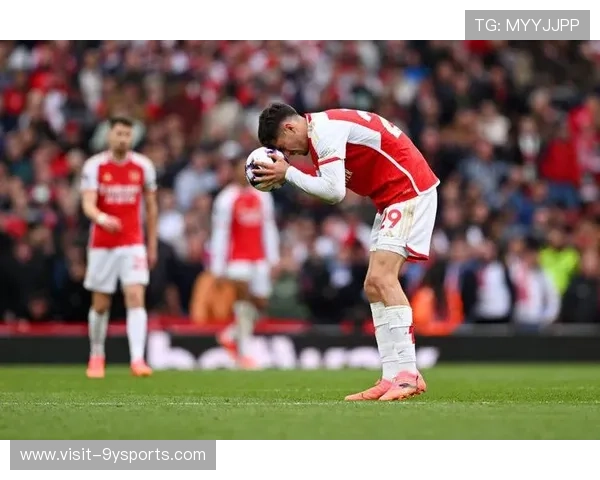 曼城逆转利物浦夺冠关键战引发球迷热议